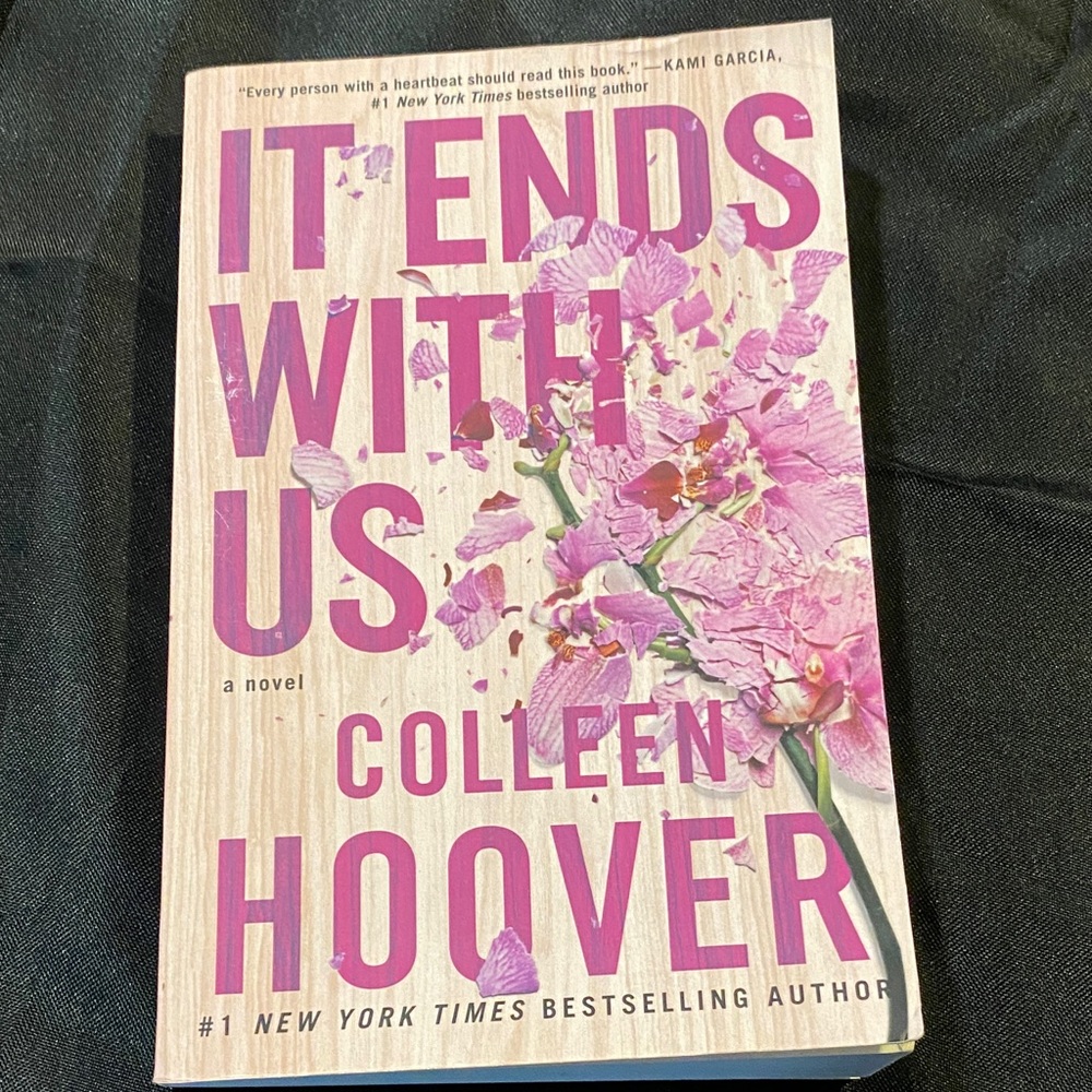 ⭐️ “it Ends With Us" - Pink Floral Paperback Novel